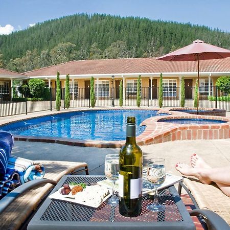 Ovens Valley Motor Inn Брайт Экстерьер фото