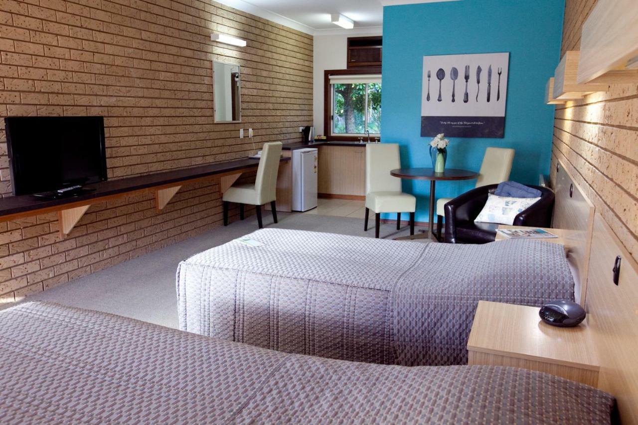 Ovens Valley Motor Inn Брайт Экстерьер фото