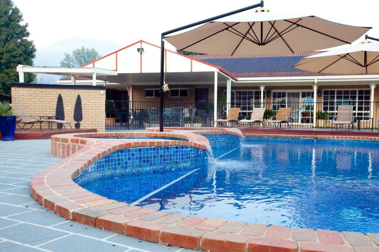 Ovens Valley Motor Inn Брайт Экстерьер фото