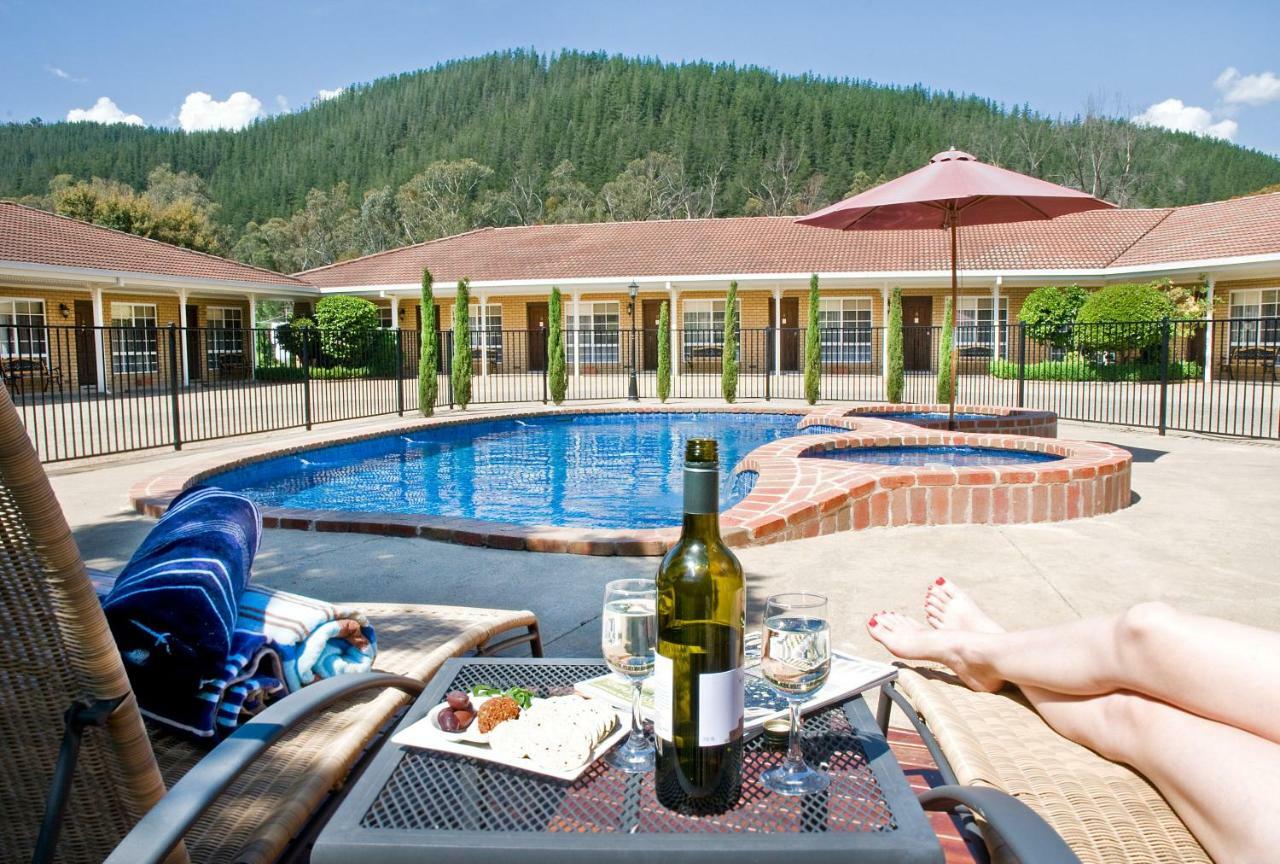 Ovens Valley Motor Inn Брайт Экстерьер фото