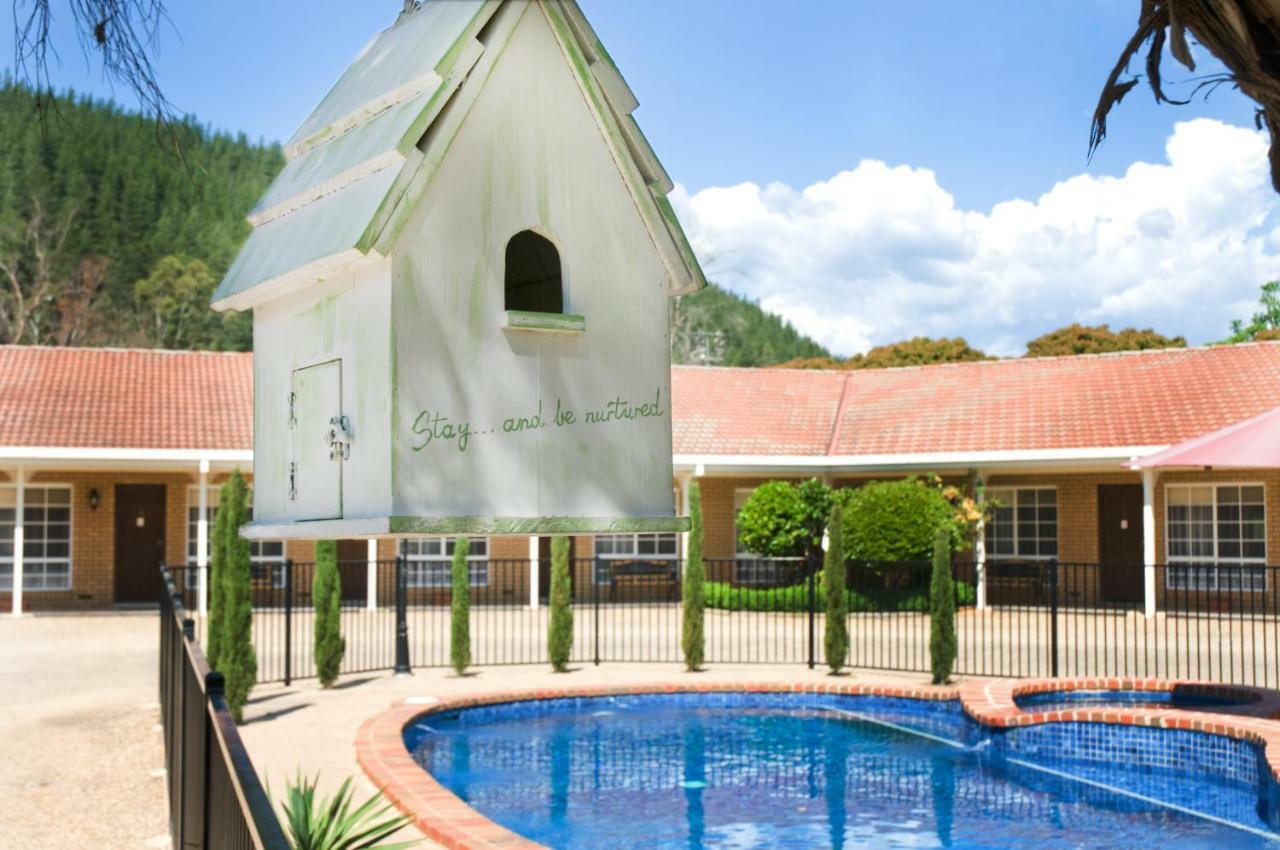 Ovens Valley Motor Inn Брайт Экстерьер фото